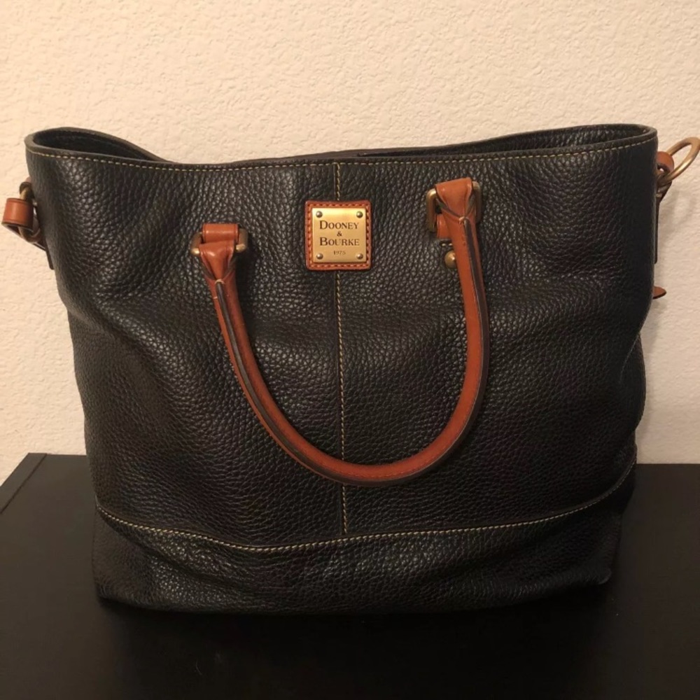 Beautiful Dooney & Bourke Leather Purse